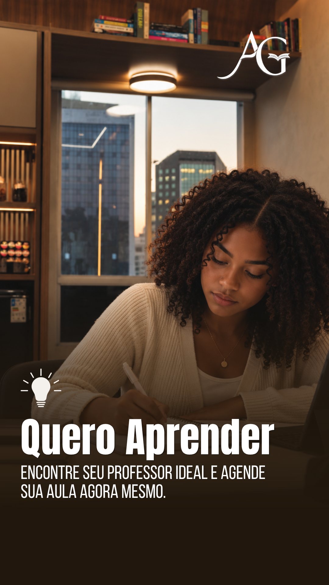 Aluna estudando na sala da AG, com o convite Quero Aprender