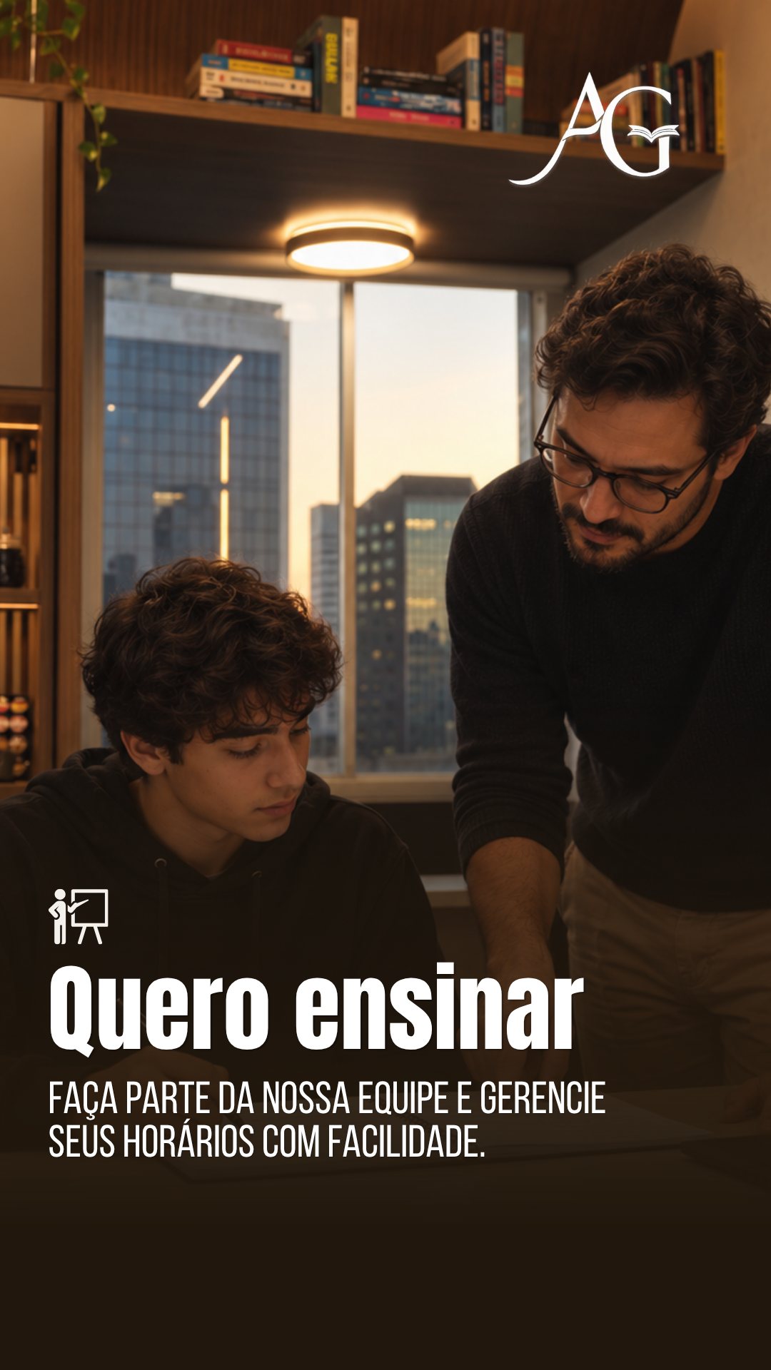 Professor orientando um aluno na sala da AG, com o convite Quero Ensinar